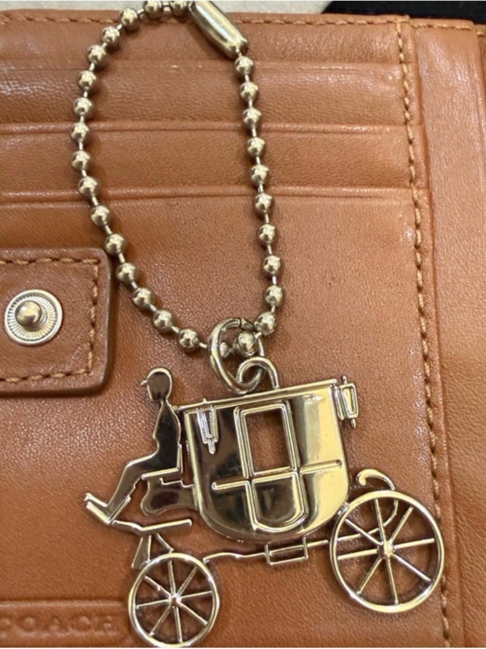 Coach Gold Carriage Charm can’t be used as a Necklace purse, charm - Picture 7 of 8